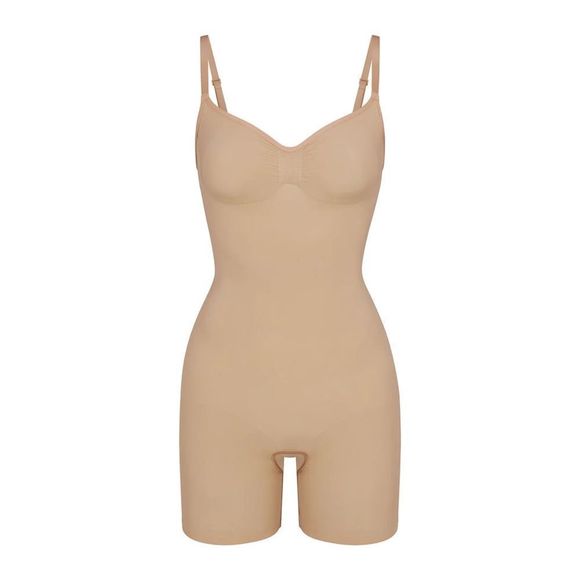 SKIMS Other - SKIMS SEAMLESS SCULPT MID THIGH BODYSUIT S/M $72